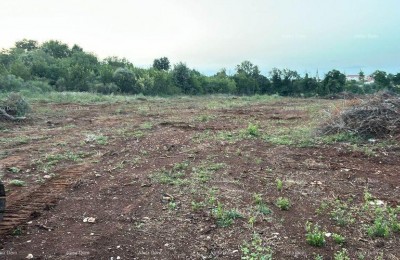 Terreno edificabile in vendita, 4300m2 nella zona industriale-commerciale Šišan