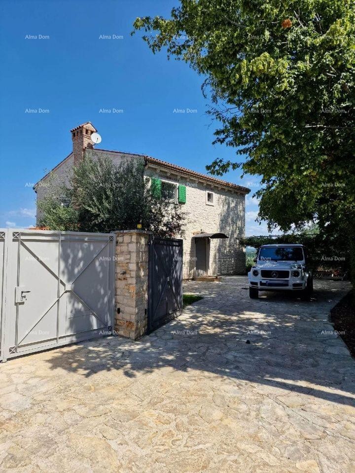 È in vendita un'esclusiva villa con piscina a Visinada 9