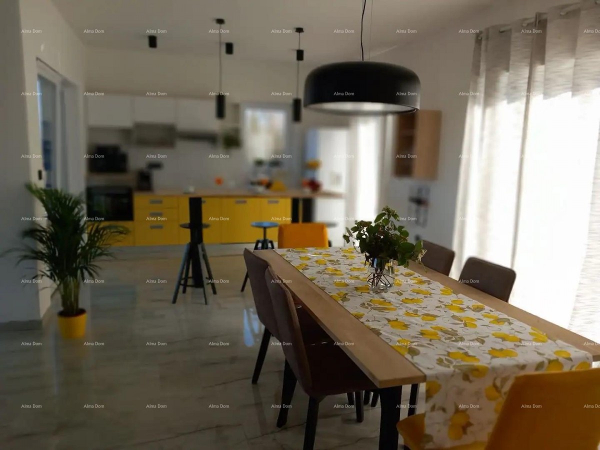 V okolici Marčane je naprodaj enonadstropna hiša z bazenom 11