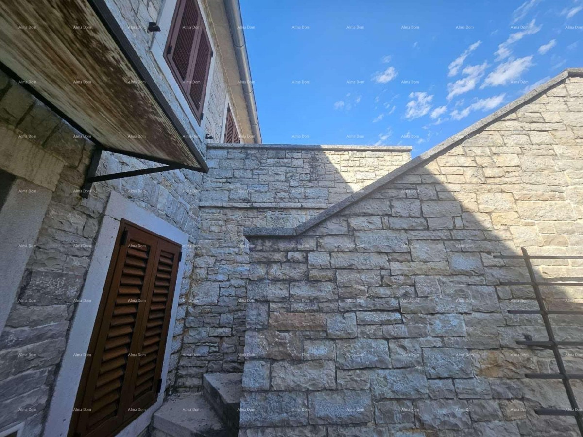COMPLEX OF STONE HOUSES WITH 5 RESIDENTIAL UNITS – TINJAN 6