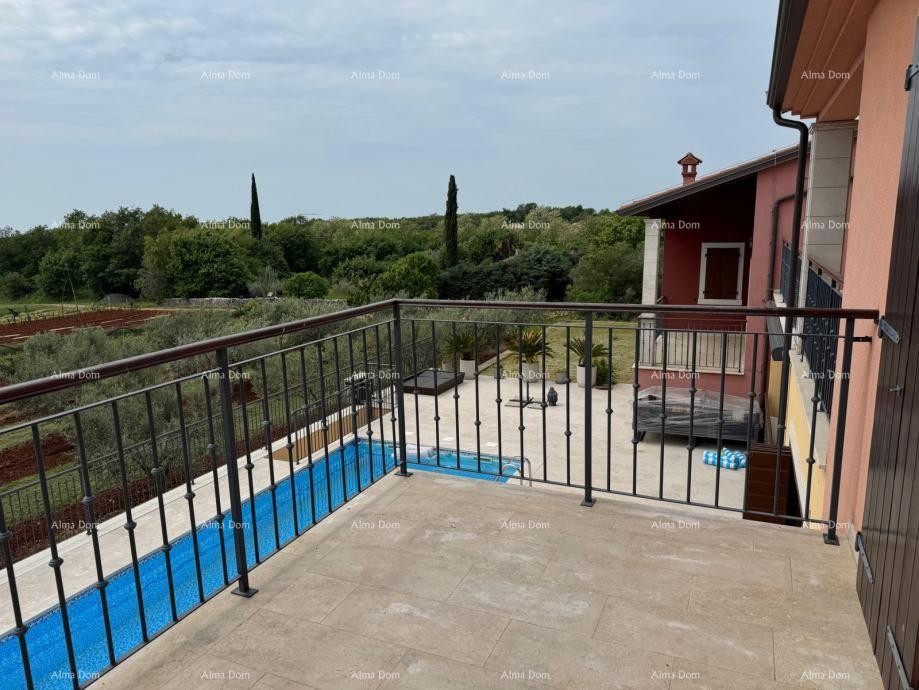 Stunning two-story apartment with a pool and terrace in Buje 14