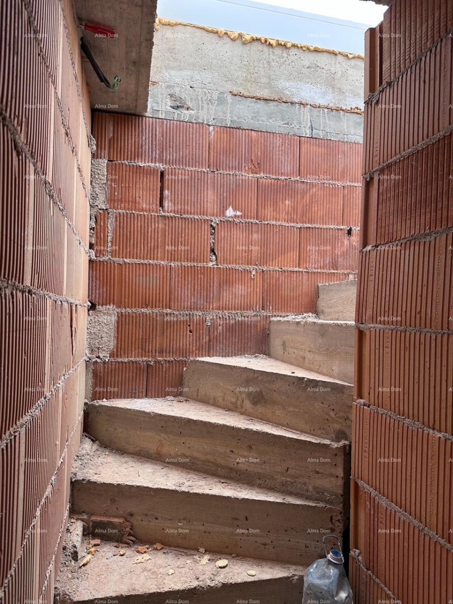 Umag.Продается сдвоенный дом на стадии черновой отделки 27