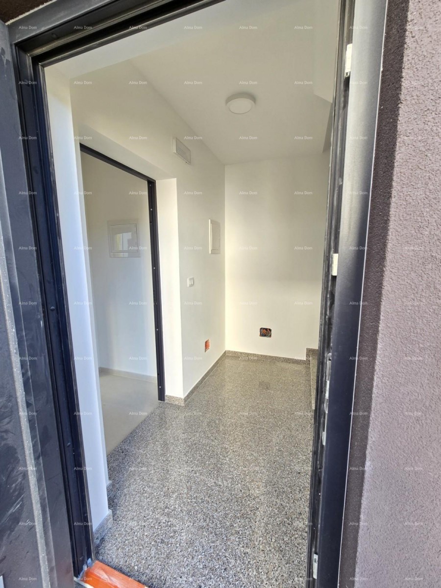 Two-bedroom apartment with a garden near the sea. MEDULIN. 2