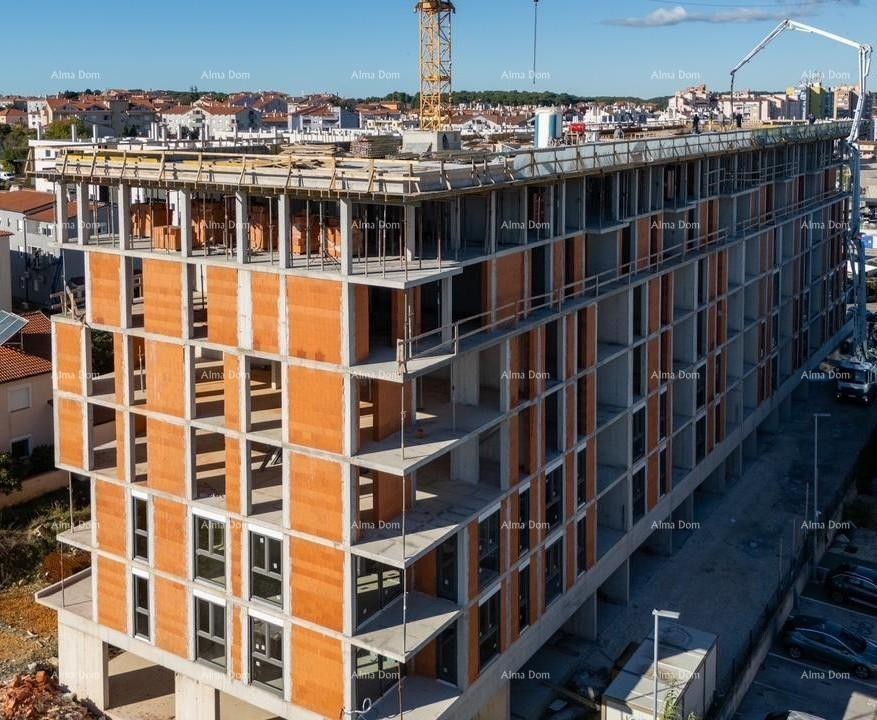 Pula! Edificio residenziale moderno con ascensore, vicino al centro. Appartamento con posto auto e ripostiglio. 11