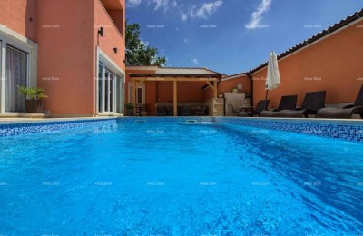 House with a pool in Medulin