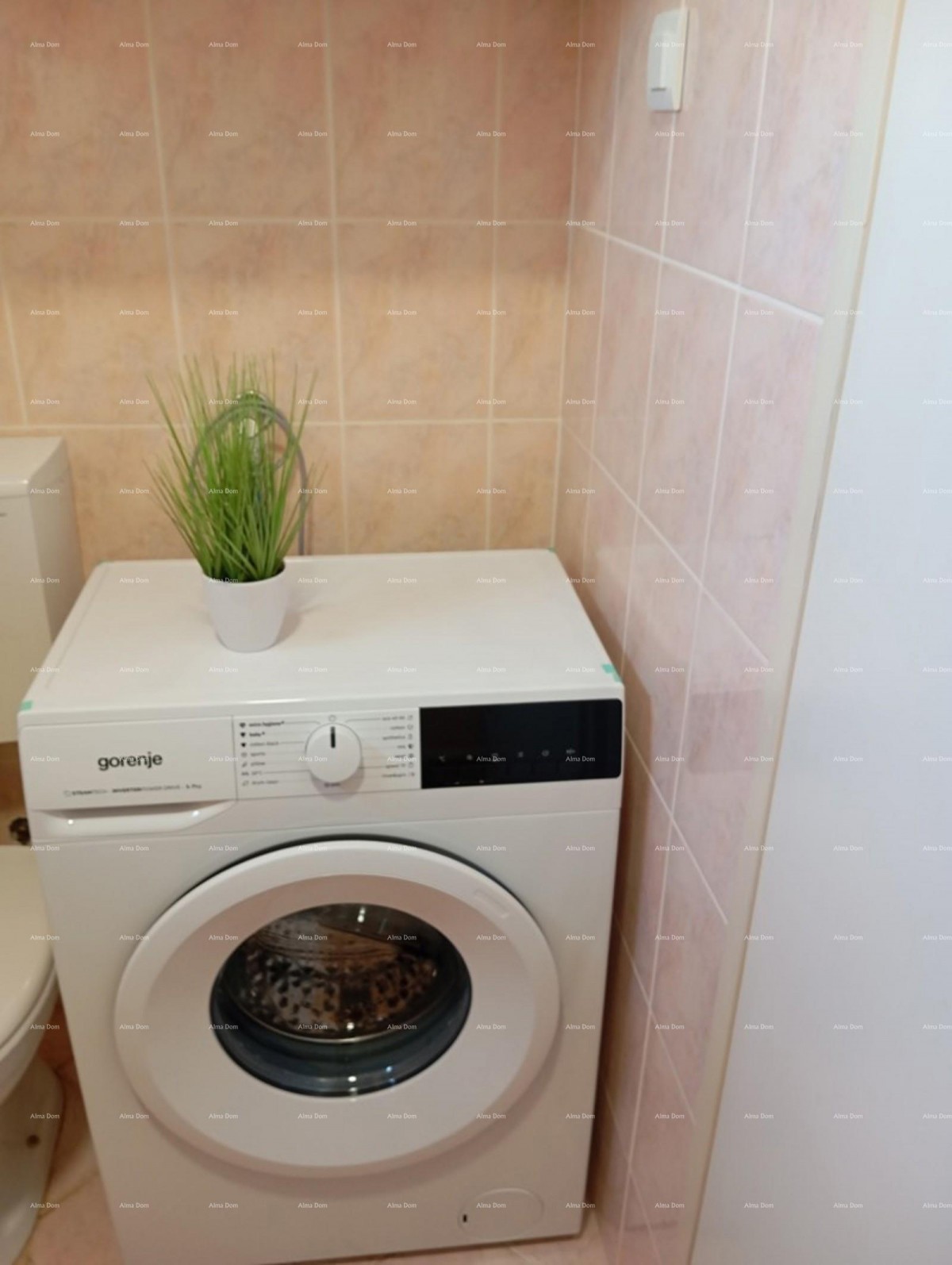 For sale: Apartment in an excellent location in Pula-Veruda, close to the sea! 10