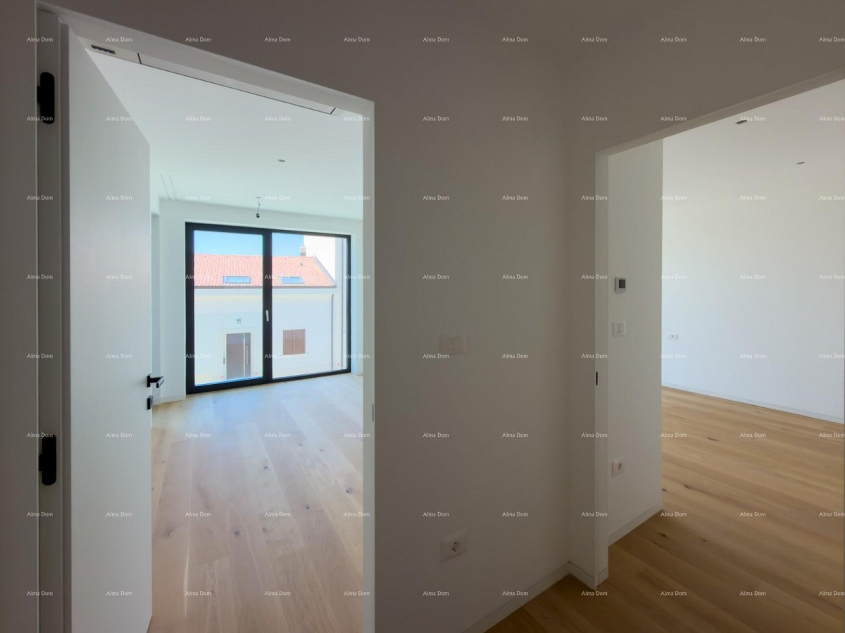 Vendita di appartamenti in edificio residenziale e commerciale con vista mare, centro di Umago! S3 14