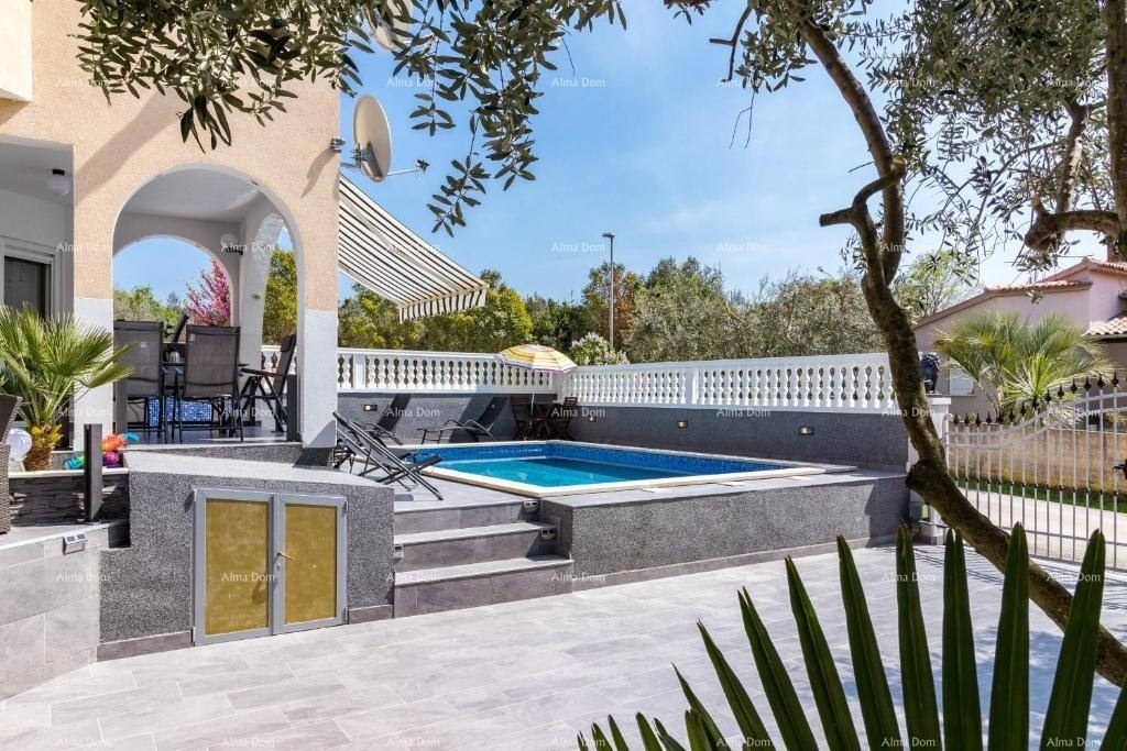 Medulin, apartment with pool. 16