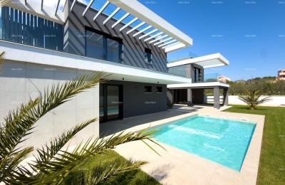 Modern Villa 100m from the Sea!