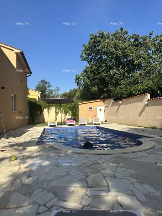 Продается дом, 200 м², с бассейнoм , Рашa 16