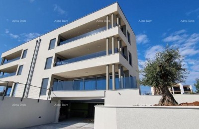 Роскошный дом с отдельными апартаментами и видом на море, Медулин!