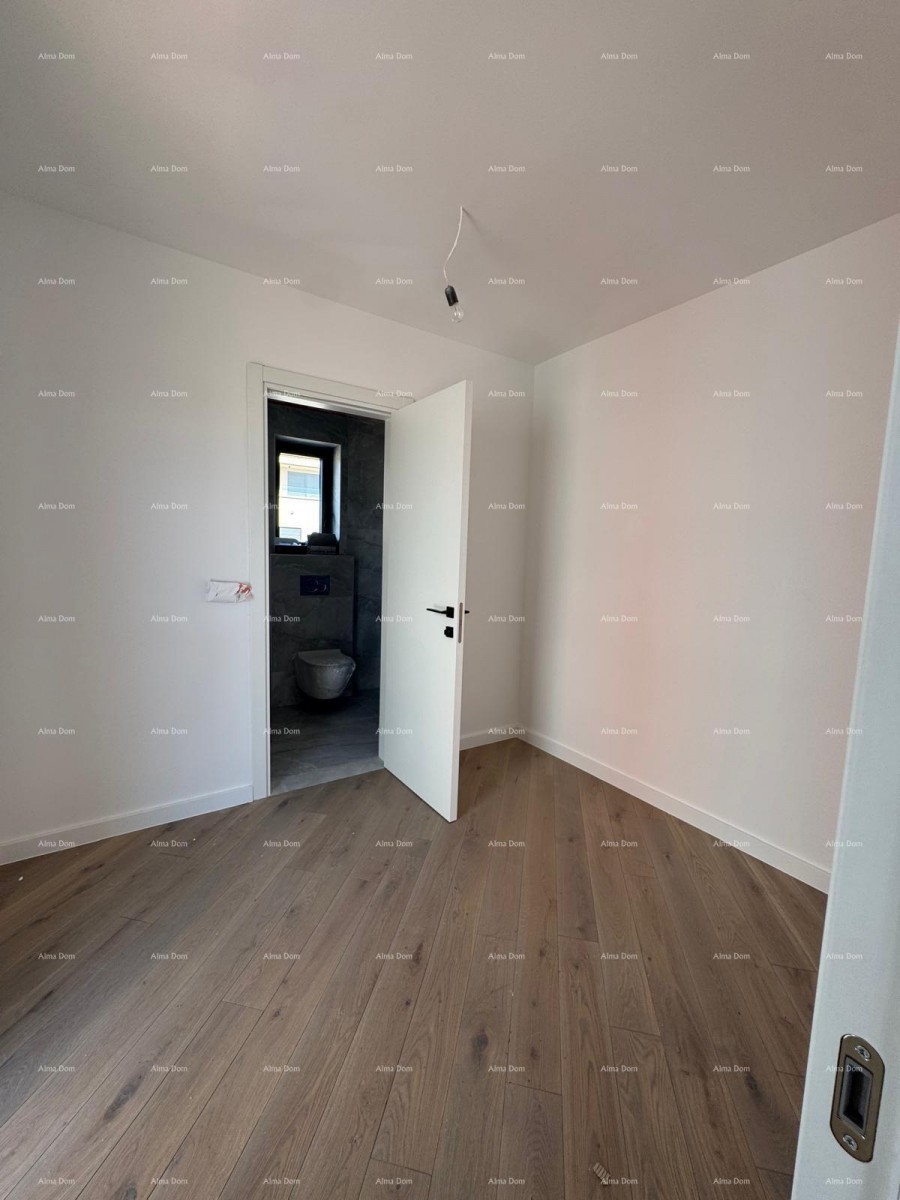 APARTMENT FOR SALE IN ROVINJ. WITH SEA VIEW. 7