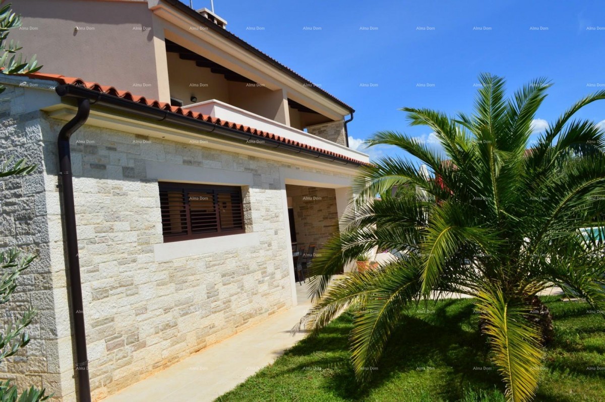 Lepa hiša  z bazenom 9