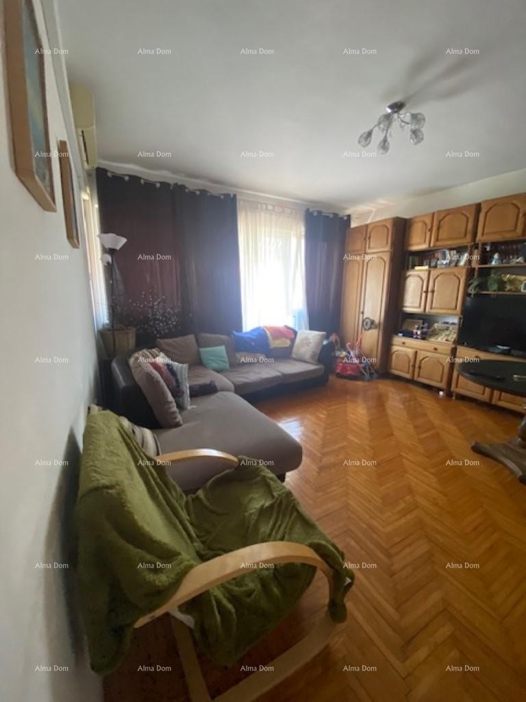 Velika samostojeća kuća. Pula. Veli vrh. 13