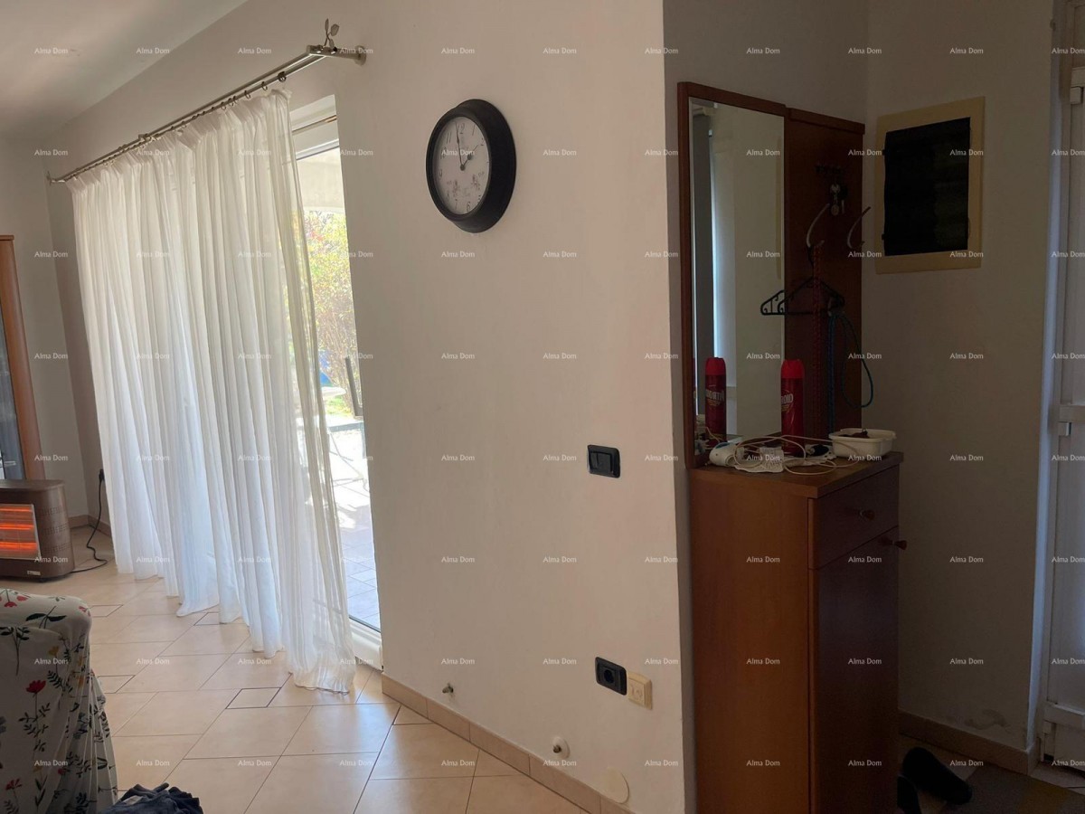 Umag! Kuća s velikom okućnicom i terasom. 33