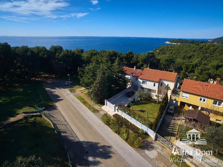 Prima filla-villa con garage e la piscina 21
