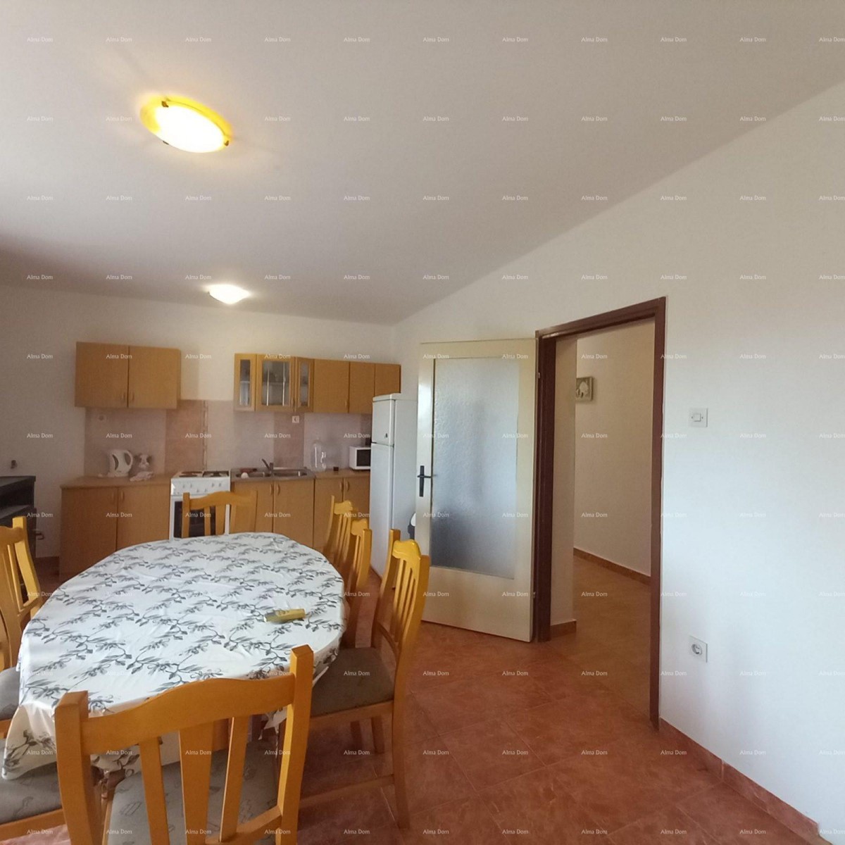 Prodaja, Ližnjan , kuća u nizu sa tri apartmana. 32