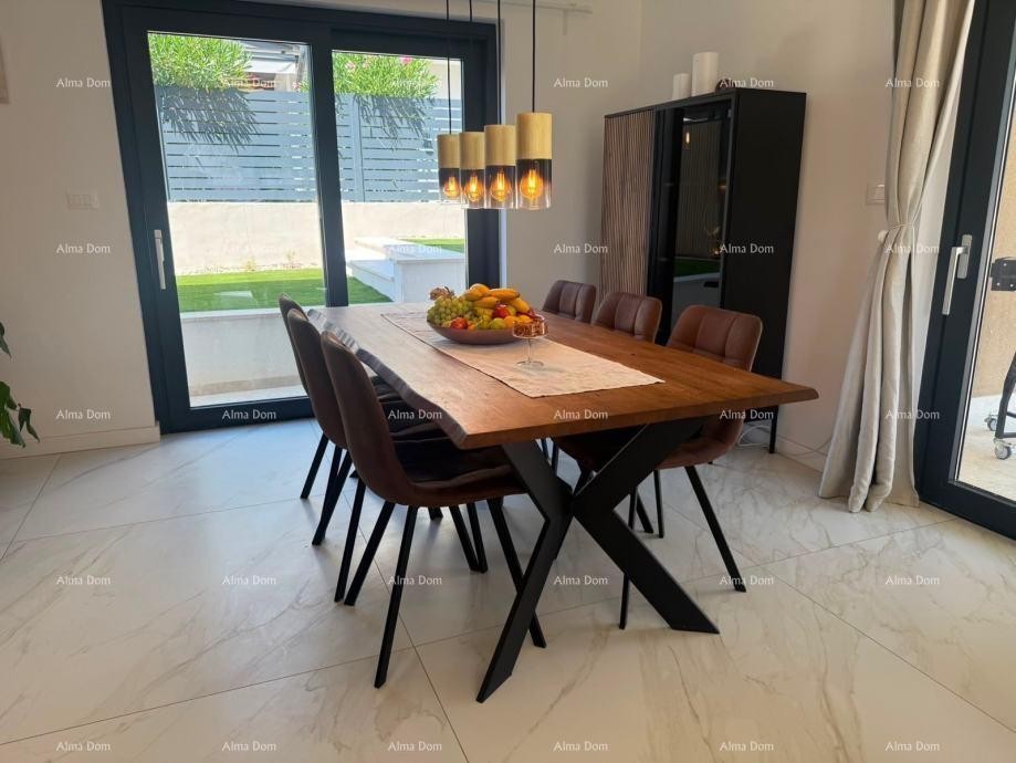DVOETAŽNI APARTMA S PRIVATNIM BAZENOM IN VELIKO ZEMLJIŠČE – POREČ 9