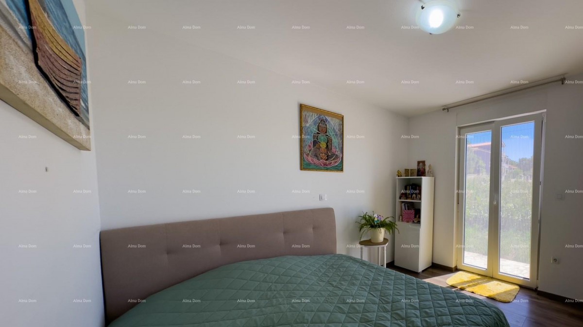 Продаем квартиру на первом этаже с собственным бассейном. Медулин 12