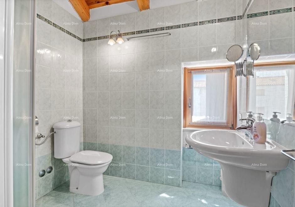 Продается отремонтированный истарский дом с бассейном – Канфанар, 208 м², два объекта. 23