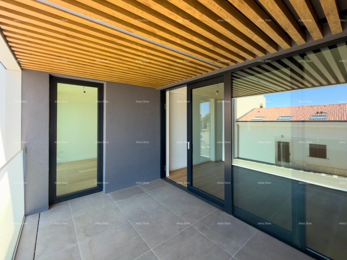 Vendita di appartamenti in edificio residenziale e commerciale con vista mare, centro di Umago! S3 9