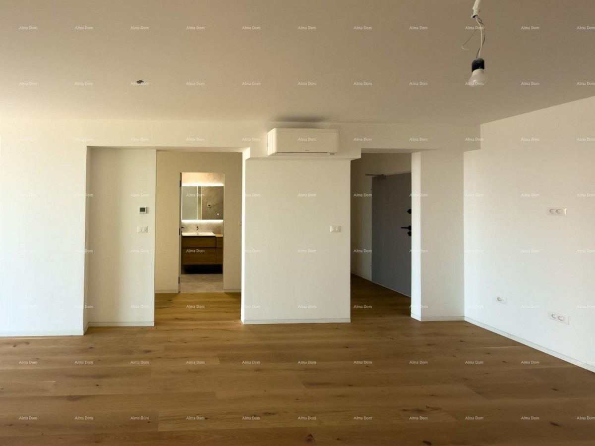Vendita di appartamenti in edificio residenziale e commerciale con vista mare, centro di Umago! S3 10