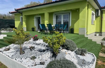 Casa su un piano con ampio giardino