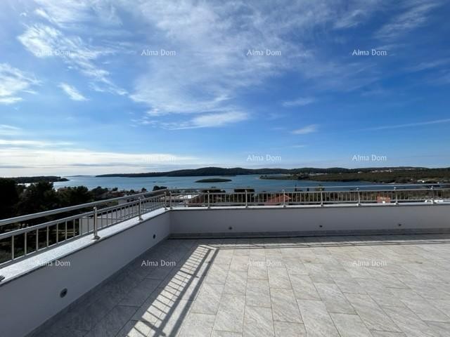 A beautiful villa with a sea view. POMER 19