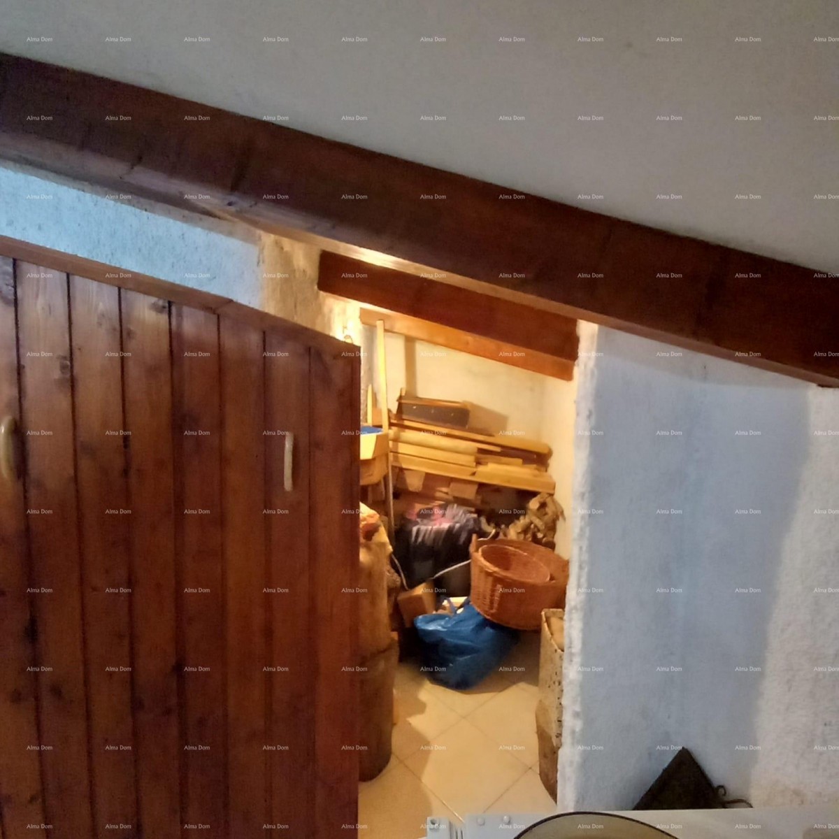 Prostrana kuća u Marčani s tri kata i vrtom-prodaja. 18