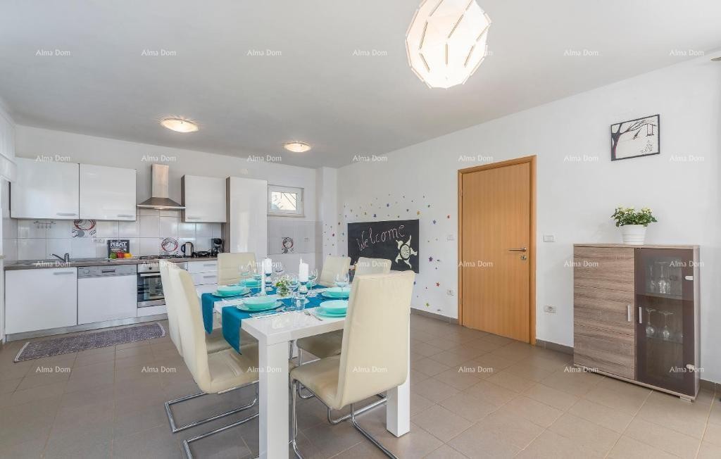 Počitniška hiša z bazenom in velikim vrtom 28