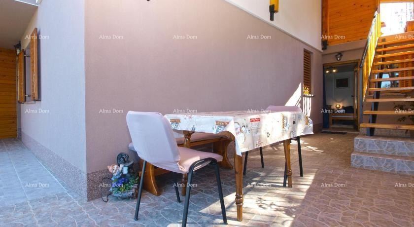 KUĆA SA TRI  APARTMANA,  MEDULIN 17