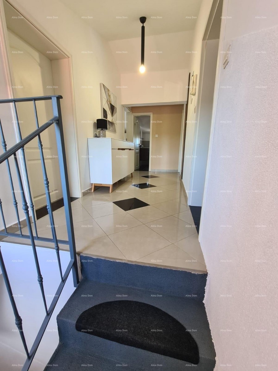 Na prodaju hiša s bazenom – Valtura 27