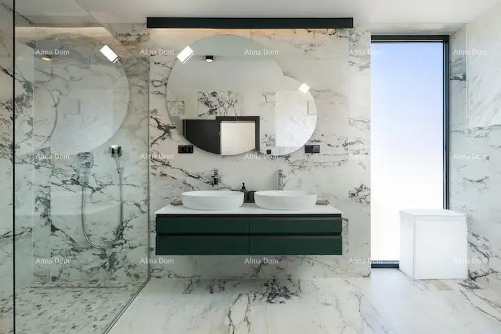 Prodamo čudovito vilo s pogledom na morje! 8