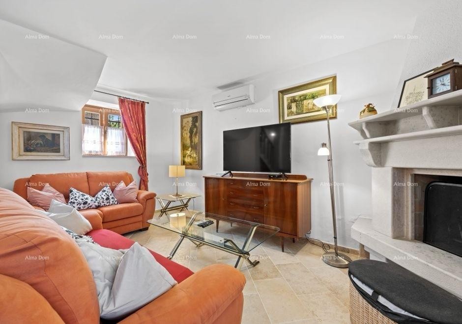 Prodaje se renovirana istarska kuća s bazenom – Kanfanar, 208 m², dva objekta 9