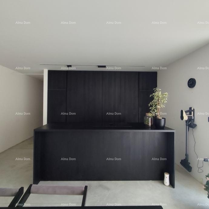 For sale: single-story house in a quiet part of Labin. 6