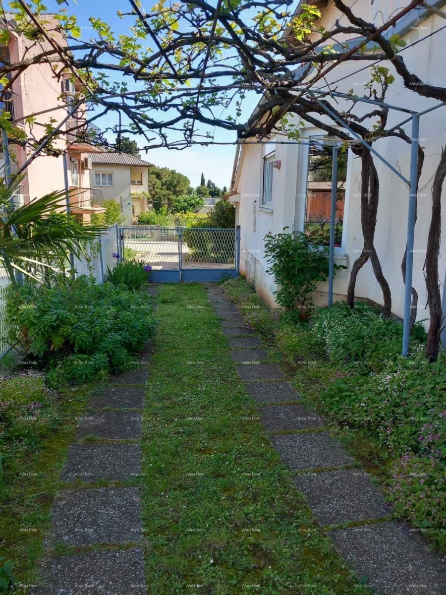 For sale: Family house in Pula with a separate apartment. 22