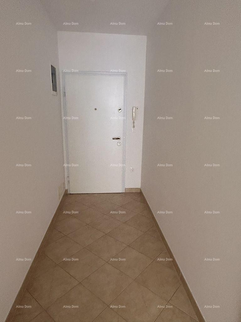 Novigrad – prostran četverosoban stan, 76 m², 200 m od mora i plaže Karpinjan 11