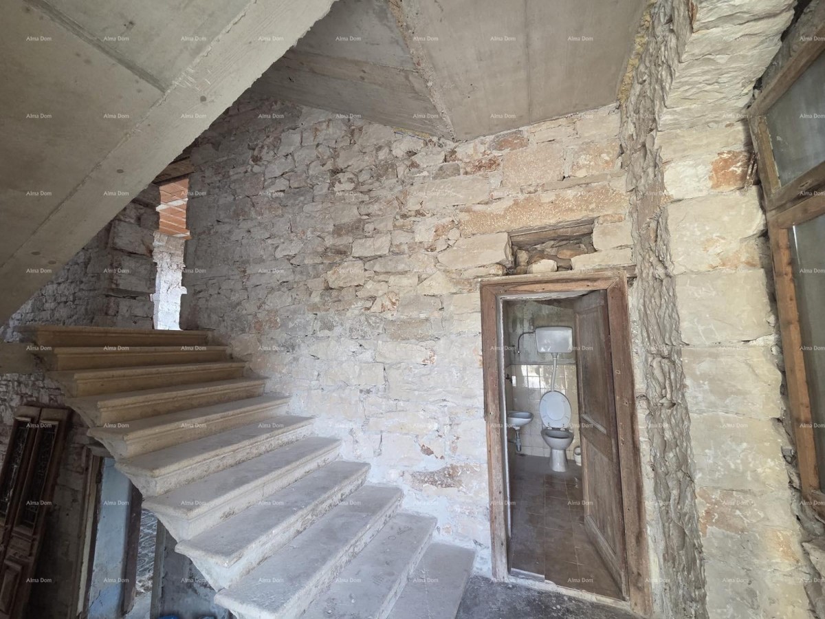 KUĆA U MUTVORANU – 300+ m² IN ZEMLJIŠČE 2.980 m² 22