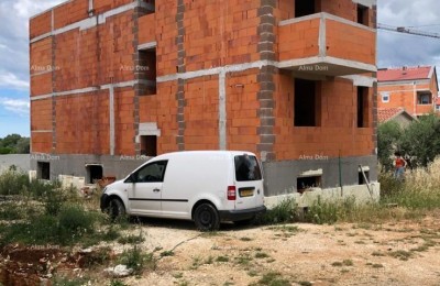 Case in costruzione a Peroj!