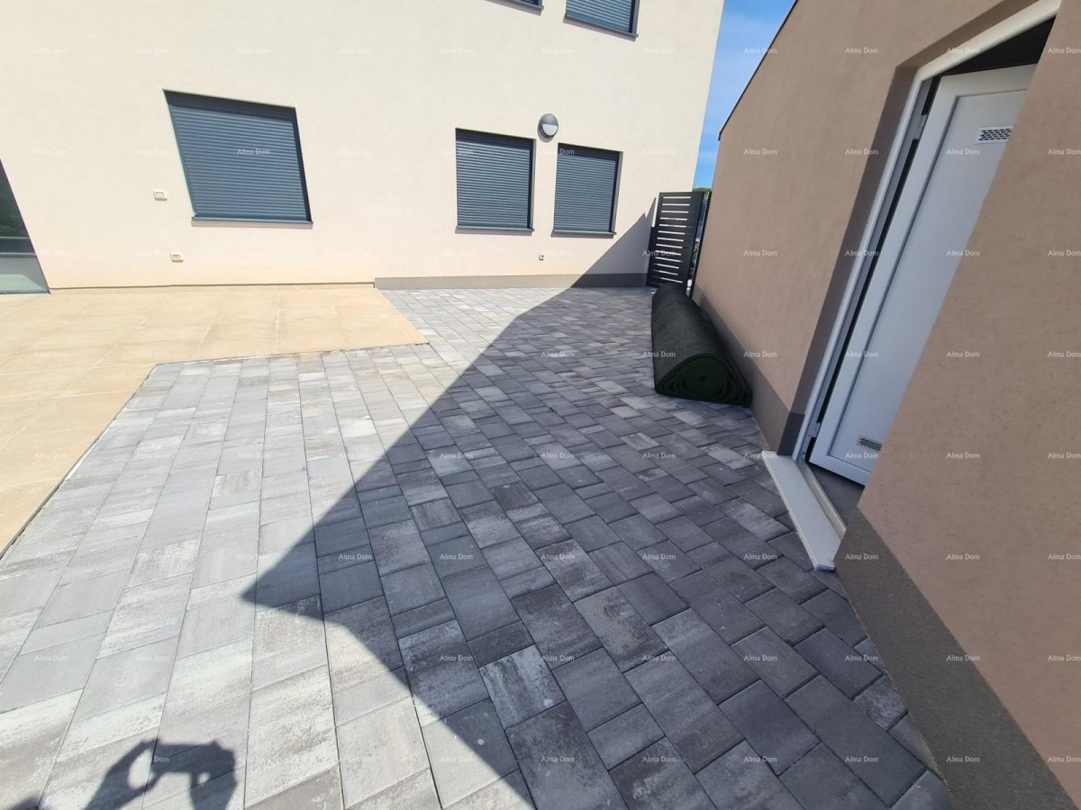 Современный оазис с бассейном и собственным садом в Банйолах 38