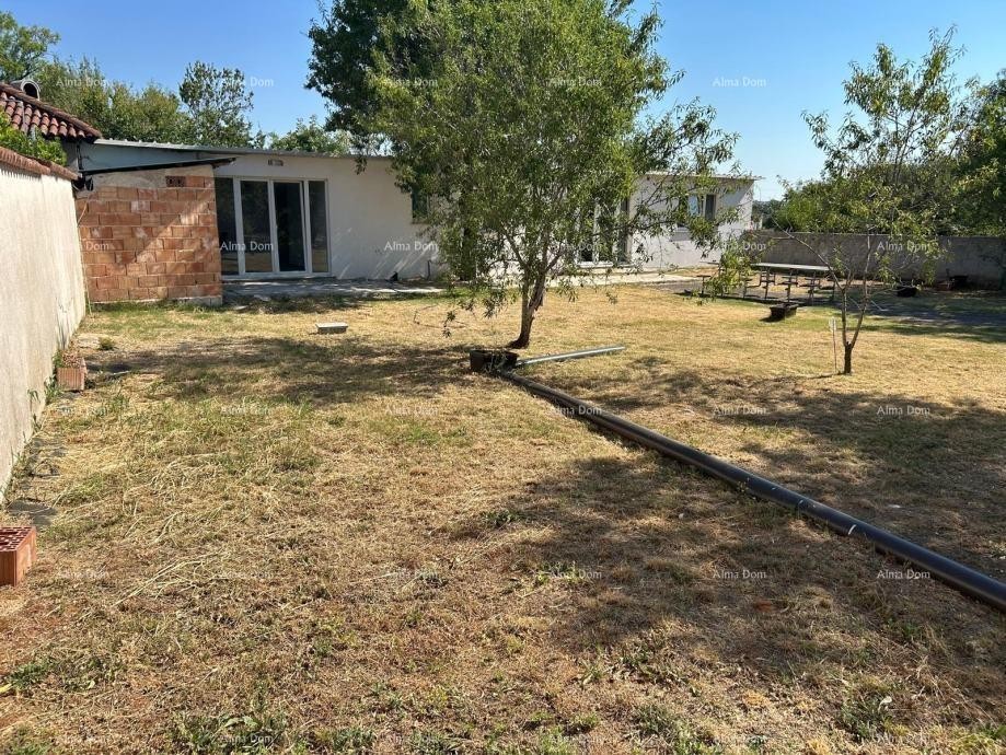 Pula – Valdebek, nezavršena prizemnica s okućnicom 17
