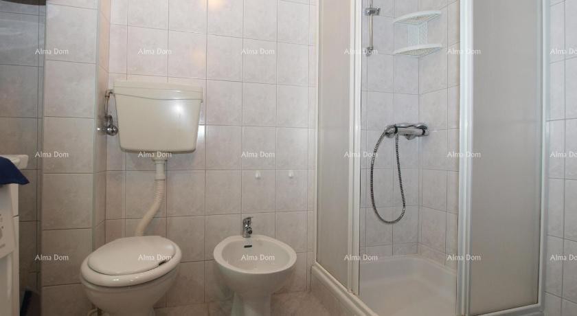 KUĆA SA TRI  APARTMANA,  MEDULIN 26