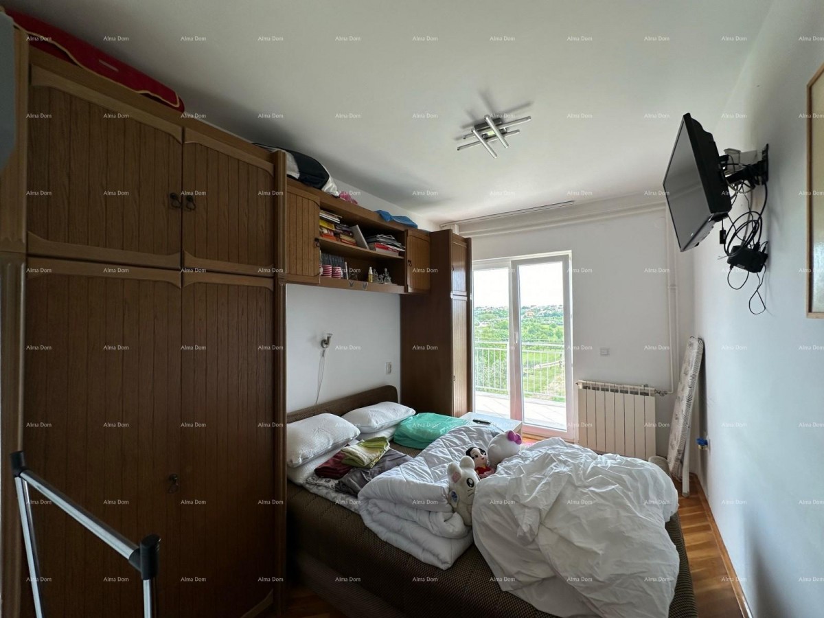 We are selling an apartment in a quiet location. Busoler. 25