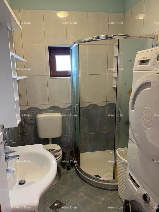 Poreč – Dekumanova ulica, pješačka zona. Prostrani i potpuno opremljeni stan na odličnoj lokaciji! 9