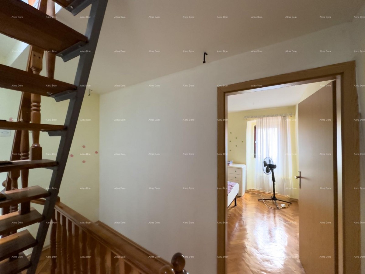 For sale: House in the center of Ližnjan! 12