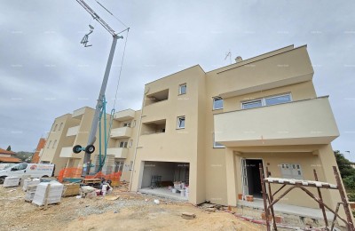 Novogradnja! Pula. Valdebek. stan sa velikom terasom od cca 50 m2.