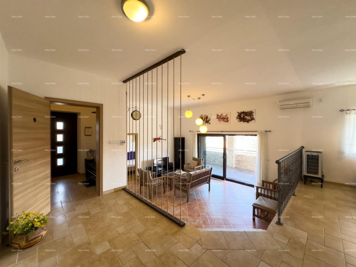 Beautiful house with a pool in Pula, ideal for a family or investment. 15