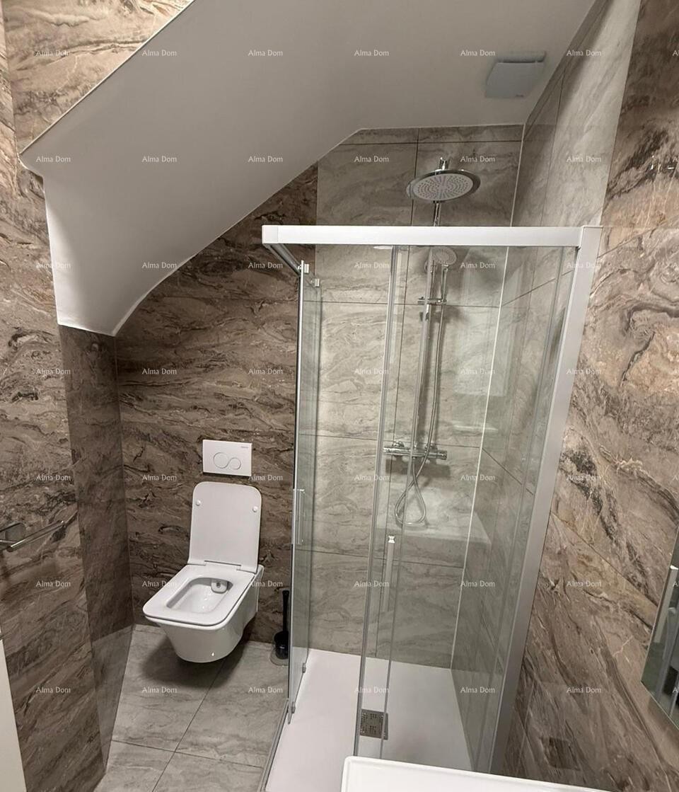 POREČ, Ristrutturata casa in pietra con vista mare 21