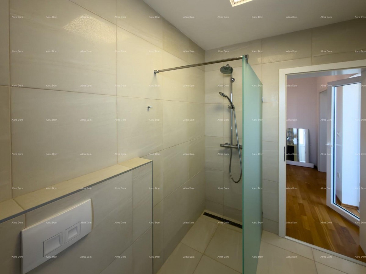 For sale: Attractive house in Premantura with a sea view. 31