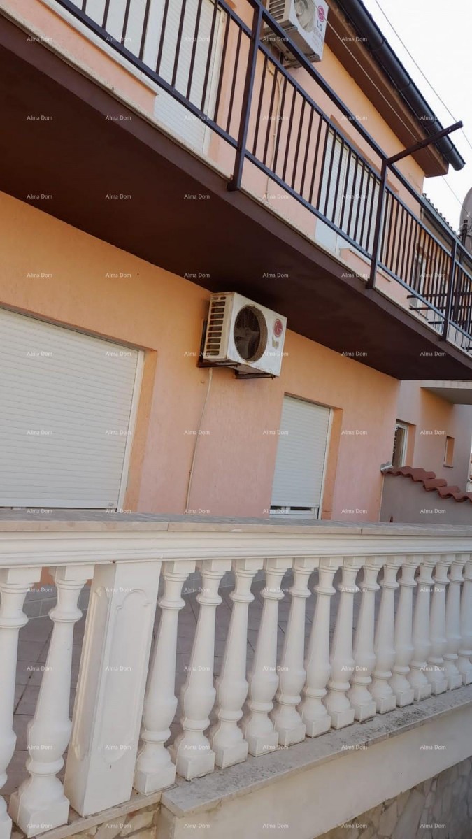 Prodaja, Ližnjan , kuća u nizu sa tri apartmana. 19